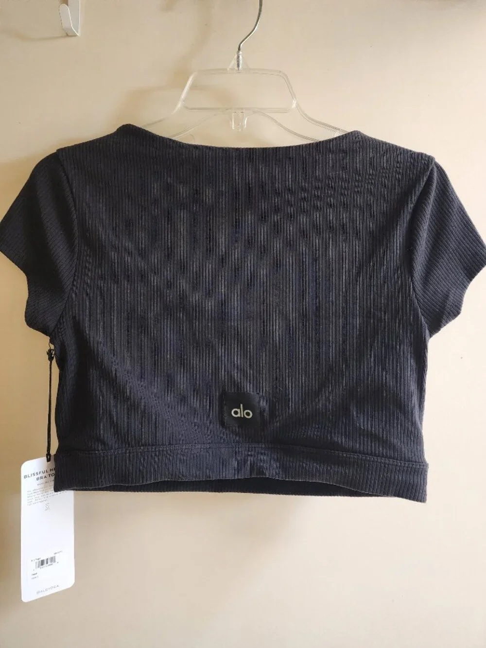 Alo Yoga Icon Ribbed Henley Bra / Blissful Henley Cropped Top - black, L, brand